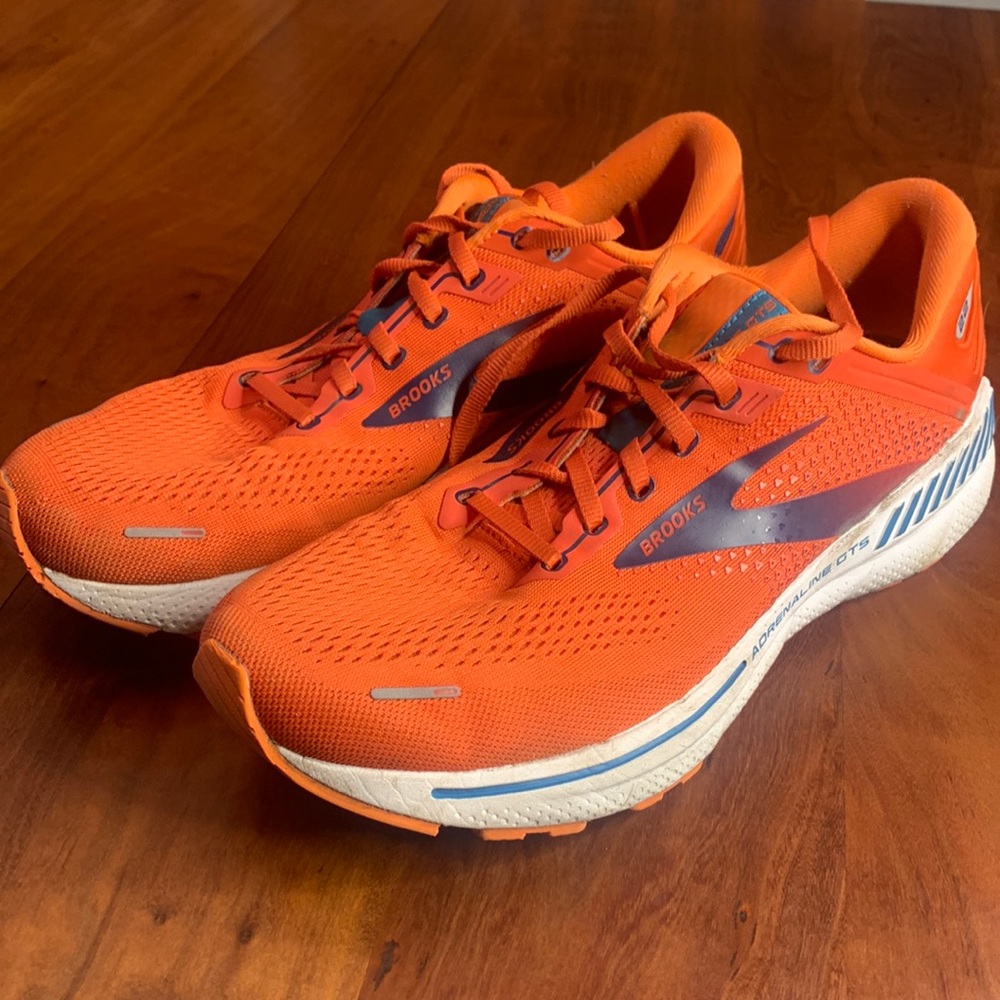 Brooks Mens Adrenaline GTS running shoes size 10.5. Barely worn.